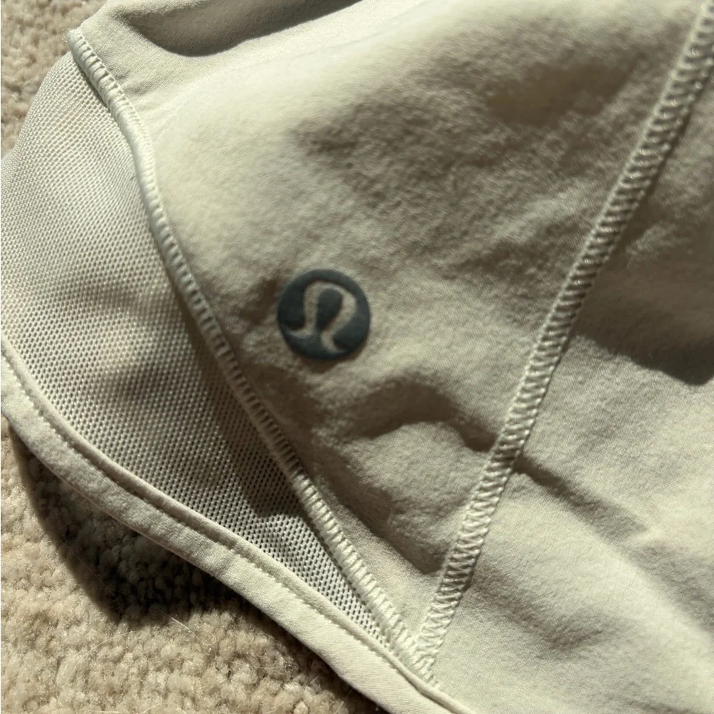 lululemon hotty-hot Light Cream Women's Athletic Shorts